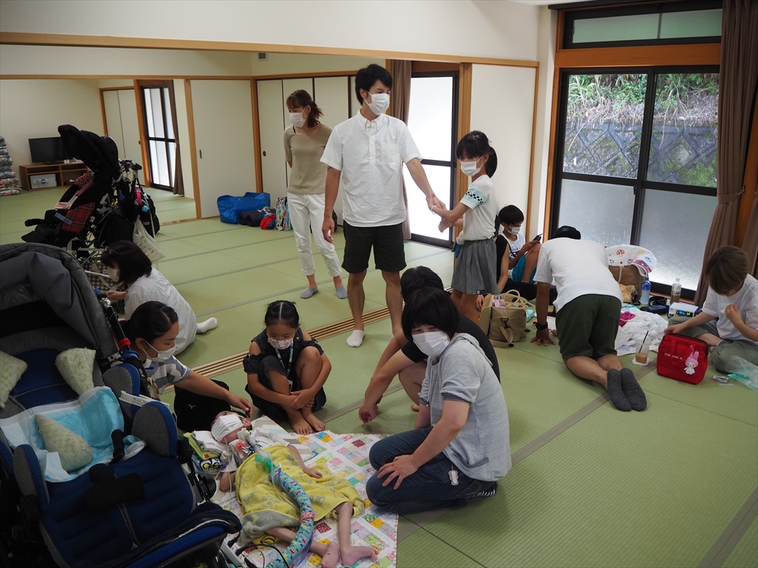 和束荘でゆっくり過ごす重症心身障害児の親子